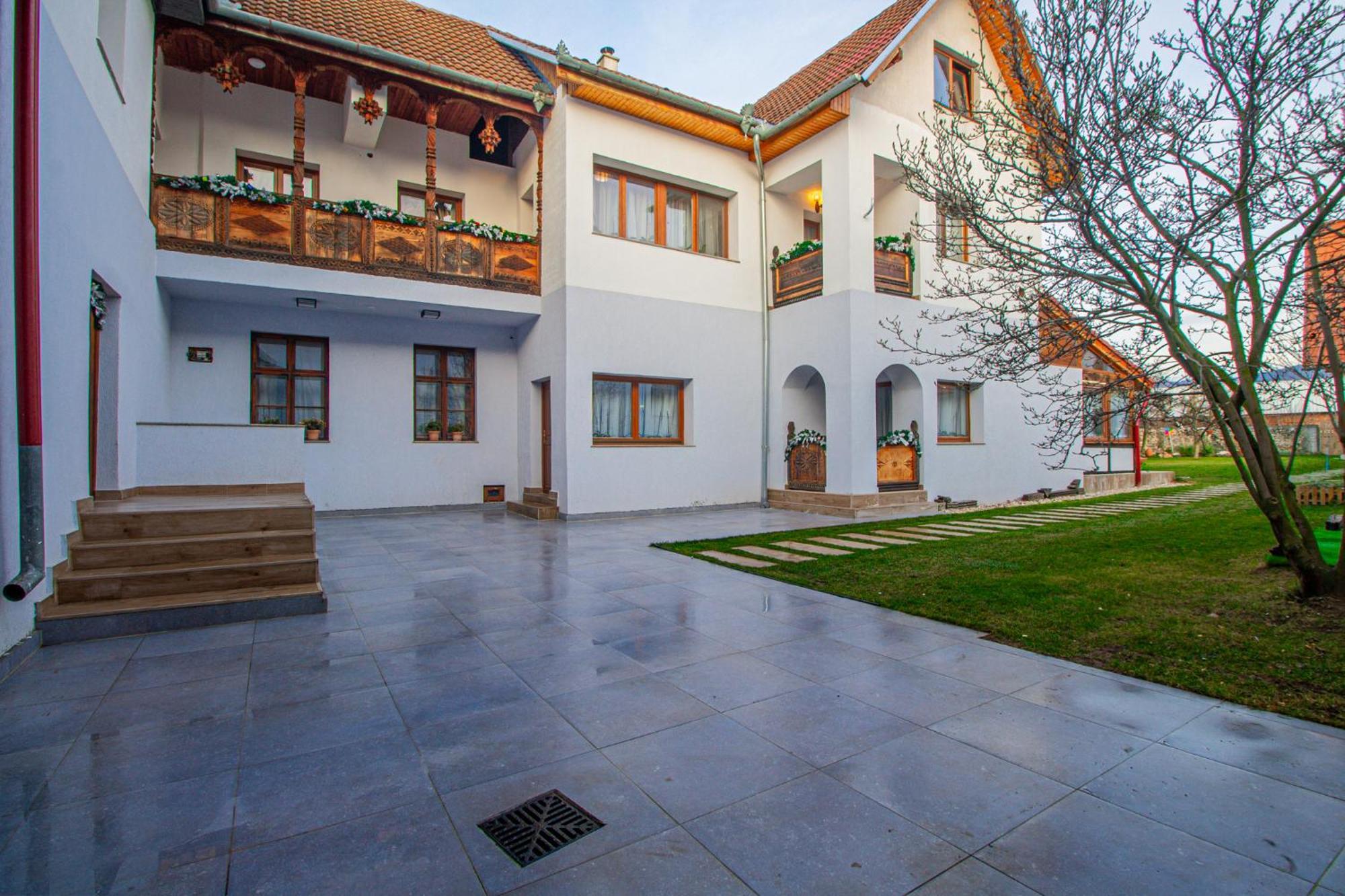 Runca-N Rai Hotel Cristian  Luaran gambar